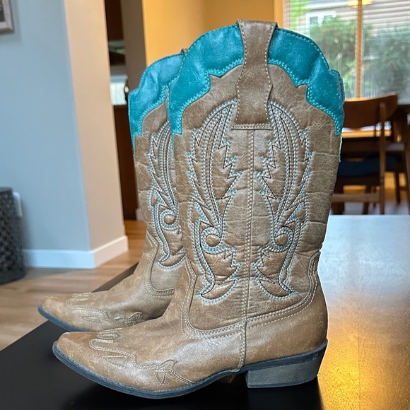 Cimarron brand faux leather tan and turquoise cowgirl boots - Picture 1 of 10